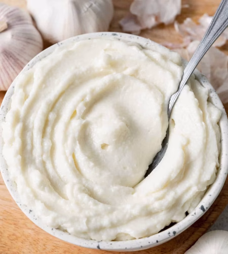 lebanese-garlic-sauce-toum-31